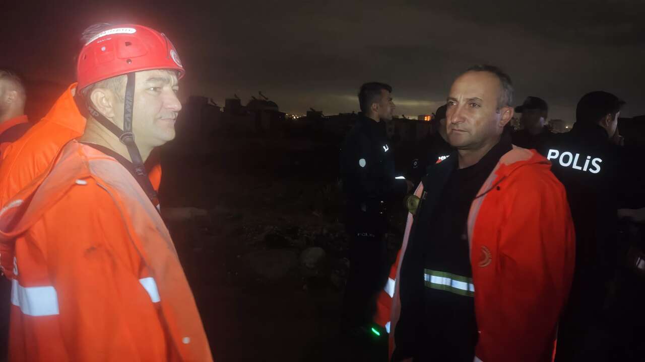 Hortum işçi konteynerlerini parçaladı! 4 ölü, 1 yaralı var 19